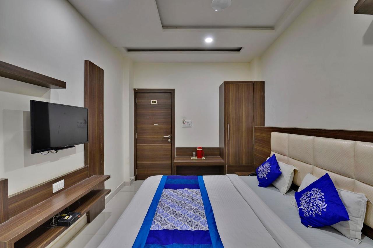 Hotel Amar Palace ウッジャイン エクステリア 写真
